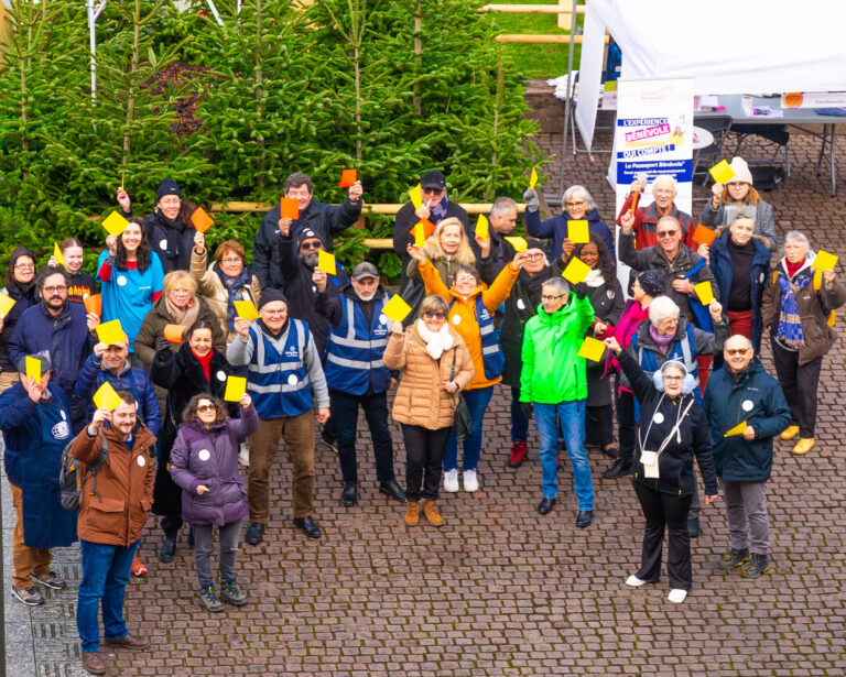 Noël à Strasbourg : Bénévolat et solidarité à l’honneur au pied du grand sapin au Village du Partage !